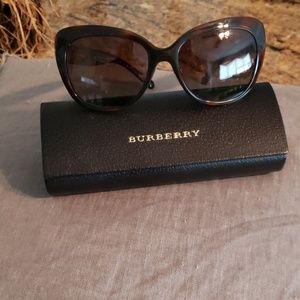 BURBERRY Beautiful Authentic Polorized Sunglasses